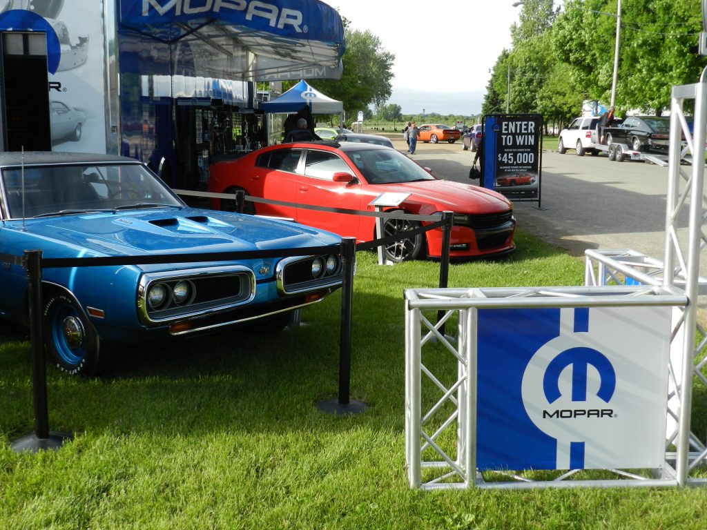 Midwest Mopars in the Park