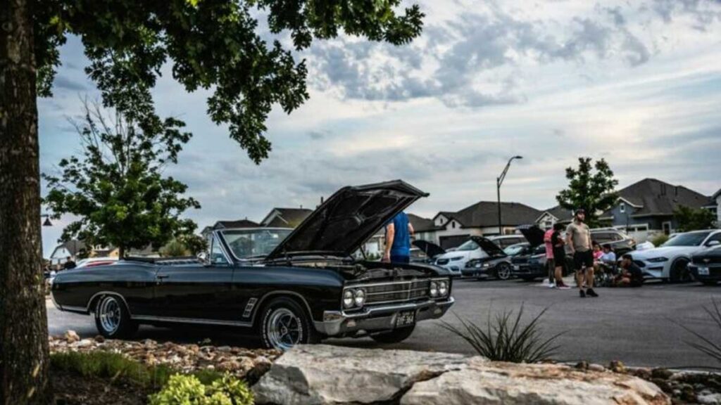 SaddleCreek Amenity Center - SDLCRK Car Show