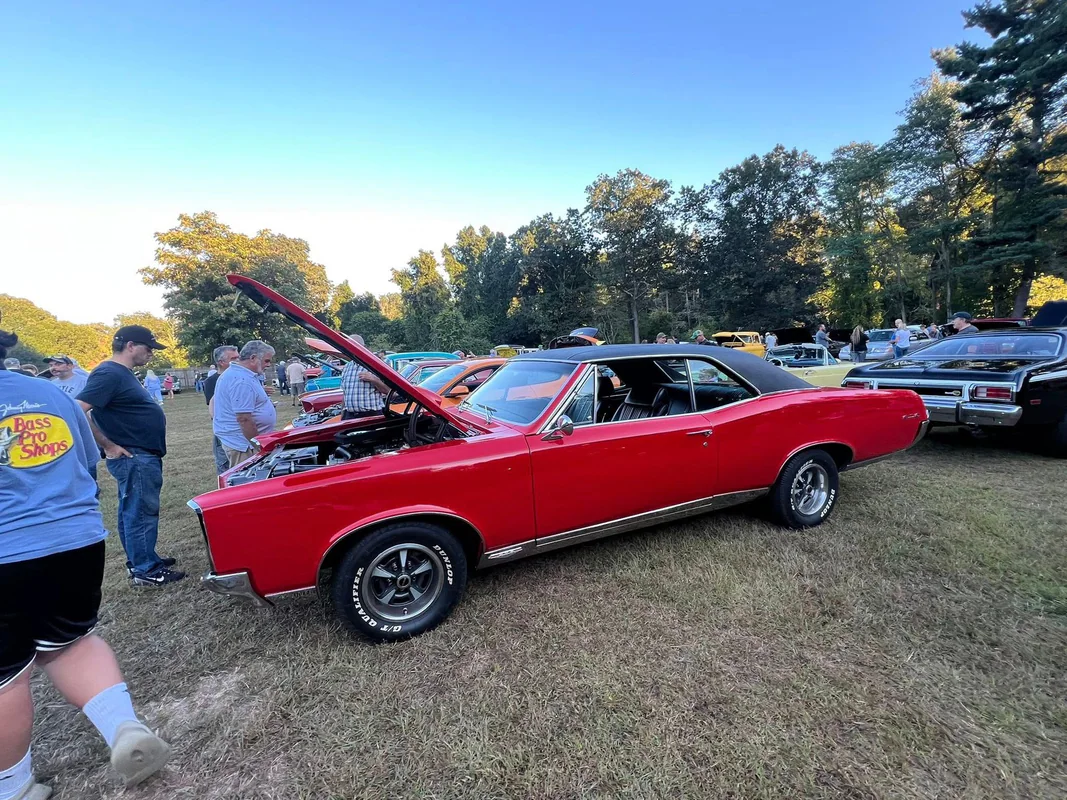 Hlobik's Cars, Trucks & Bikes - Monday Night Car Show