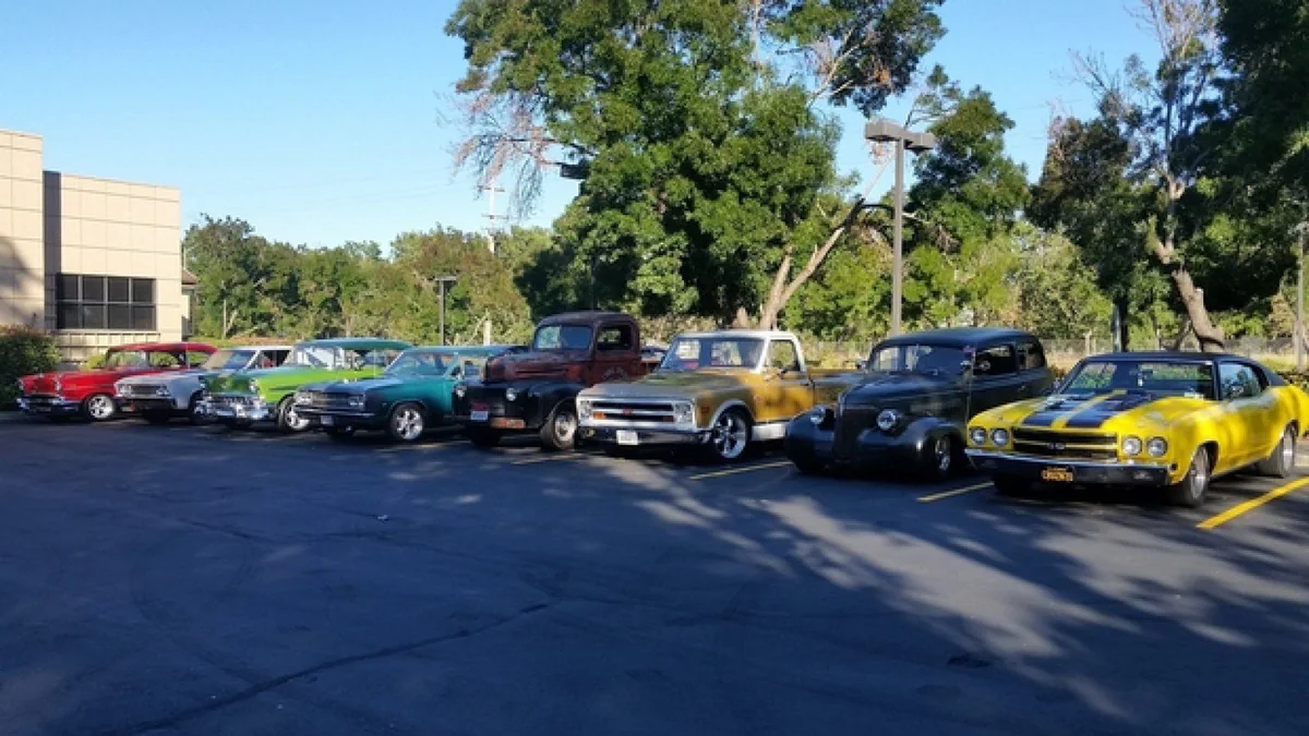 Cruisin' Hooters Rohnert Park
