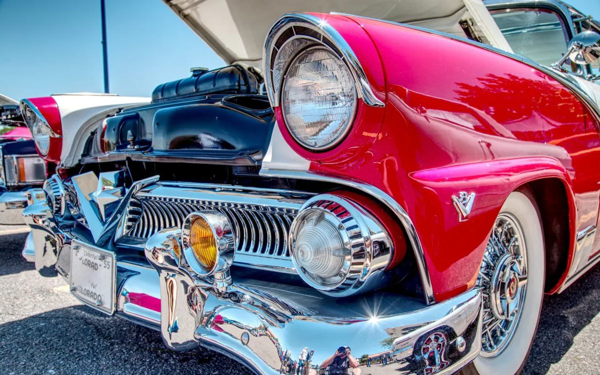 Palm Trees & Pistons Car Show