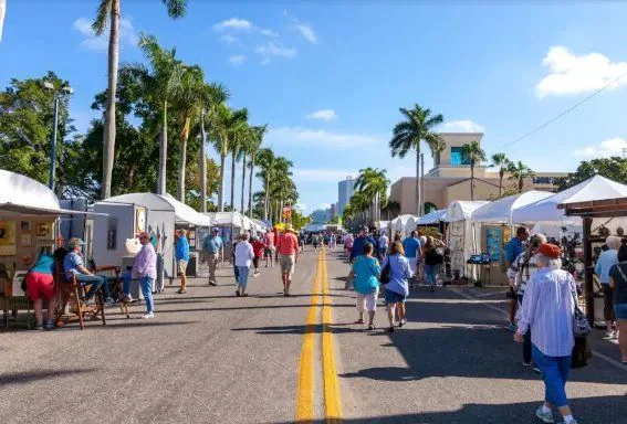 Fort Myers Coastline Friday Car Cruise to Flippers